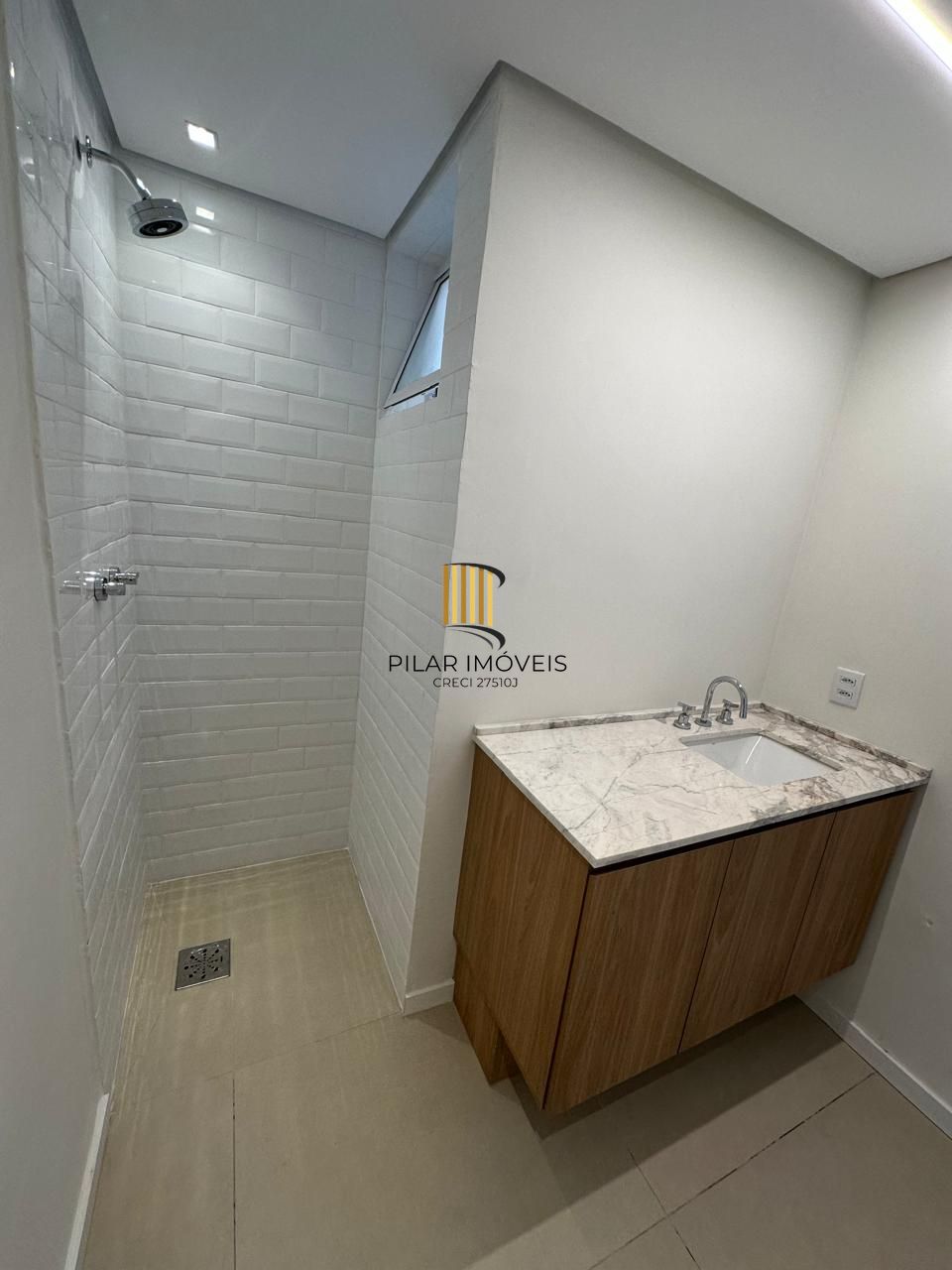 Vende-se apartamento com 3 quartos (2 suítes), 104,6m² e 1 vaga – Petrópolis