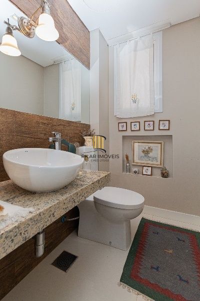 Vende-se ampla cobertura com 3 suítes, 3 vagas e 261 m² - Bela Vista