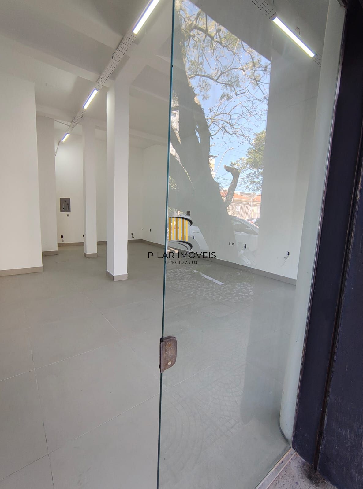 Vende-se loja com 100 m² - Floresta