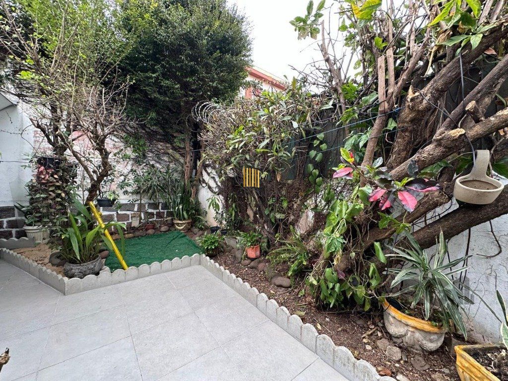 Vende-se ampla casa 3 quartos com hidro, 2 vagas, living com ladeira e salão de festas com churrasqueira - 260m² - Medianeira