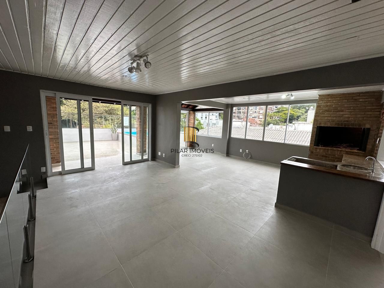 Vende-se cobertura com 2 quartos(2 suítes), piscina, 2 vagas e 235 m² – Mont`Serrat