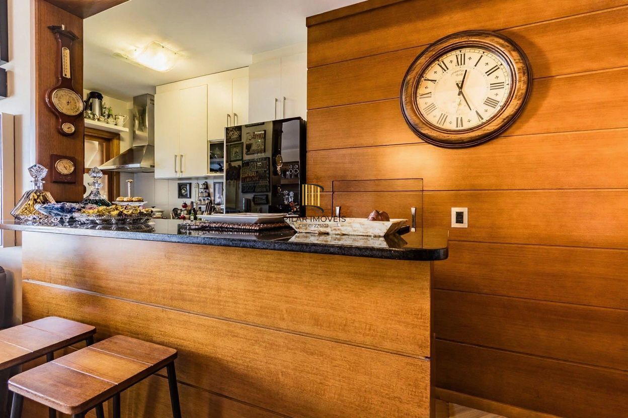 Vende-se apartamento com 2 quartos (1 suíte), 75 m² e churrasqueira - Petrópolis