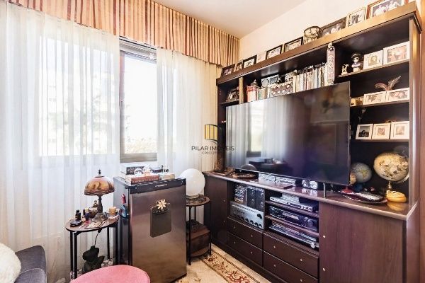 Vende-se apartamento com 2 quartos (1 suíte), 75 m² e churrasqueira - Petrópolis