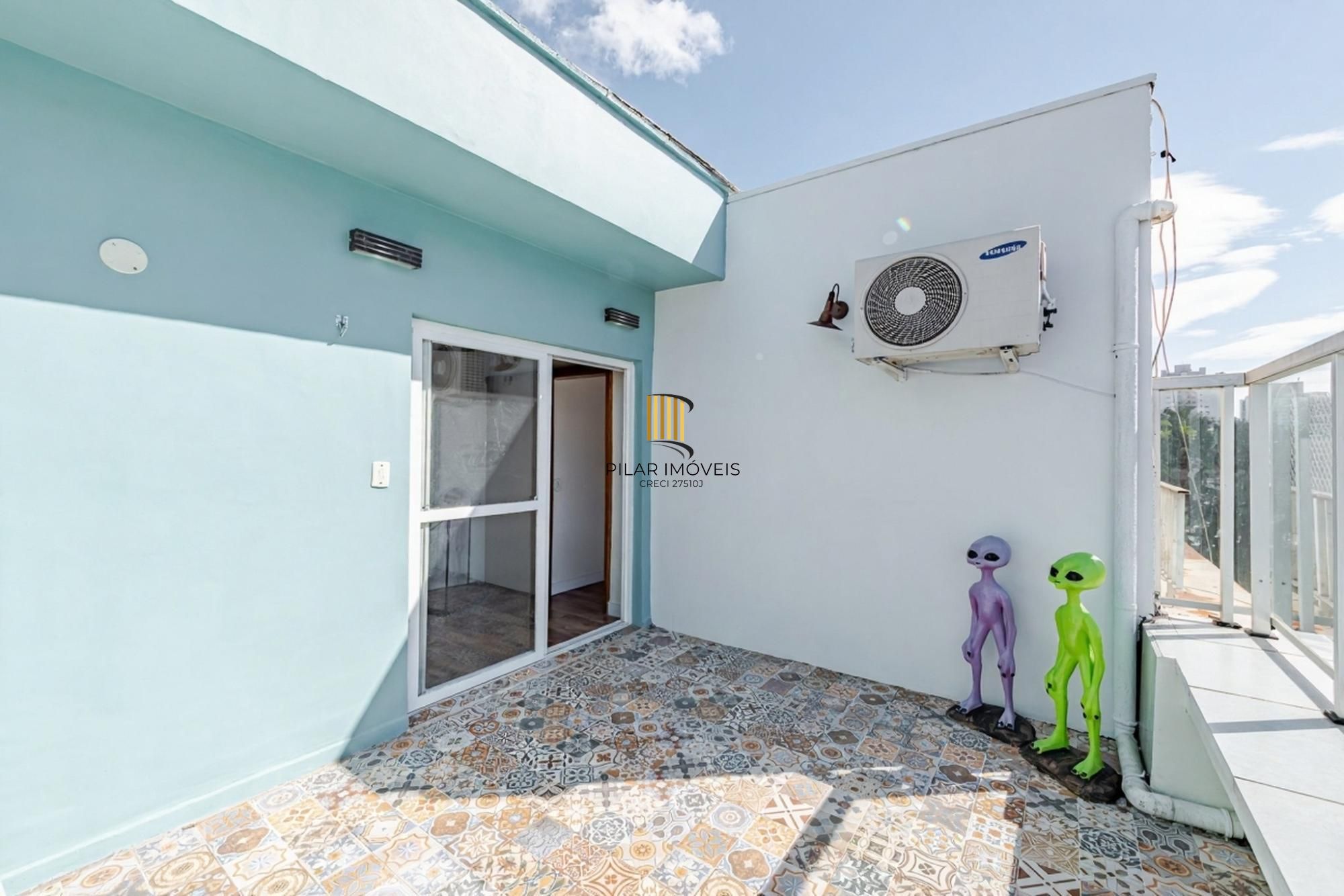 Vende-se cobertura duplex com 3 quartos (1 suíte), 117m² e 1 vaga – Menino Deus