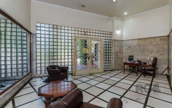 Amplo Apartamento de 3 quartos com suíte e 2 sacadas, com Vista para o Guaíba e 1 Vaga - Moinhos de Vento - 126m²