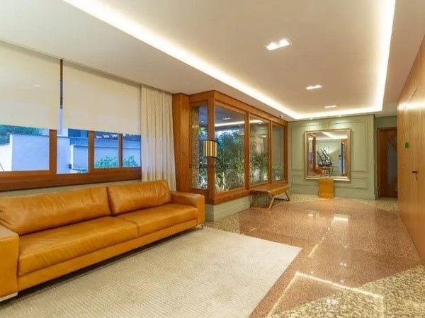 Vende-se amplo apartamento luxuoso 3 suítes e 3 vagas, hidro, mobiliado, dependência completa - 221m² - Bela Vista