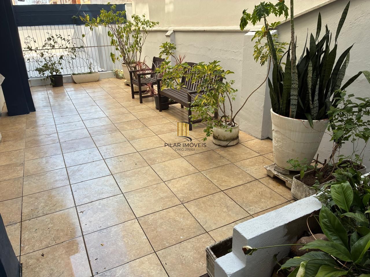 Vende-se apartamento com 3 quartos (1 suíte), 133 m² e 1 vaga – Petrópolis