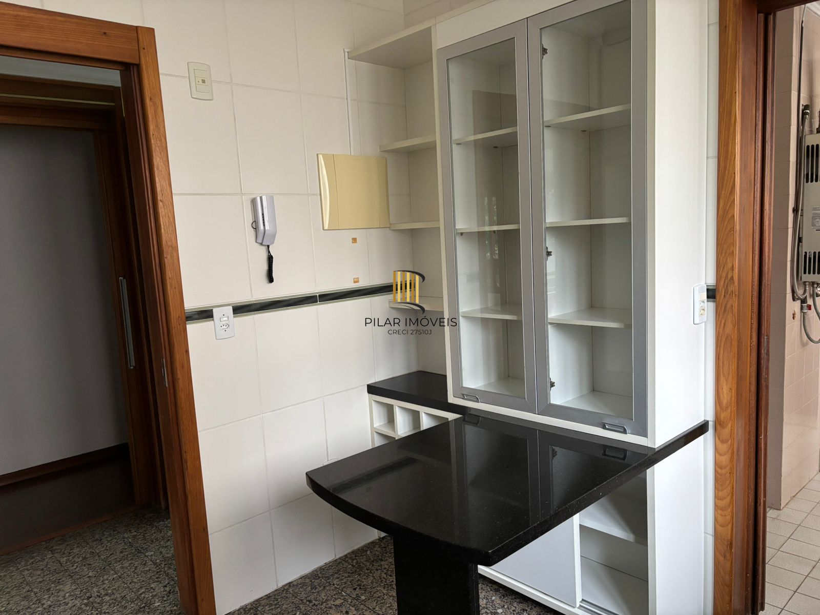 Vende-se apartamento com 3 quartos( 1 suíte), 111m² e 1 vaga – Auxiliadora