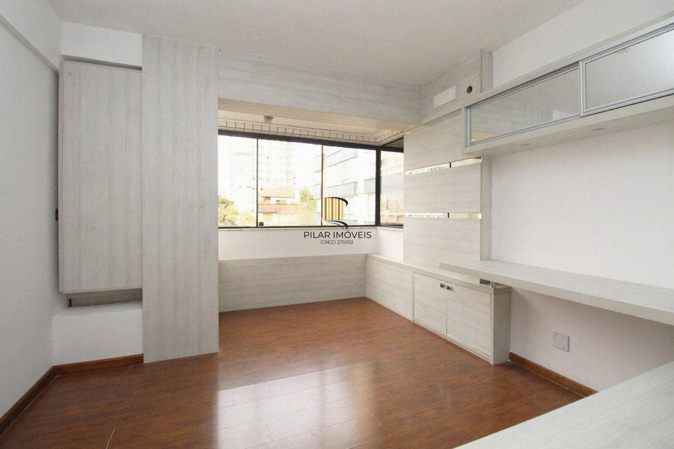 Vende-se cobertura com 3 dormitórios, piscina, 245m² e 2 vagas - Mont Serrat