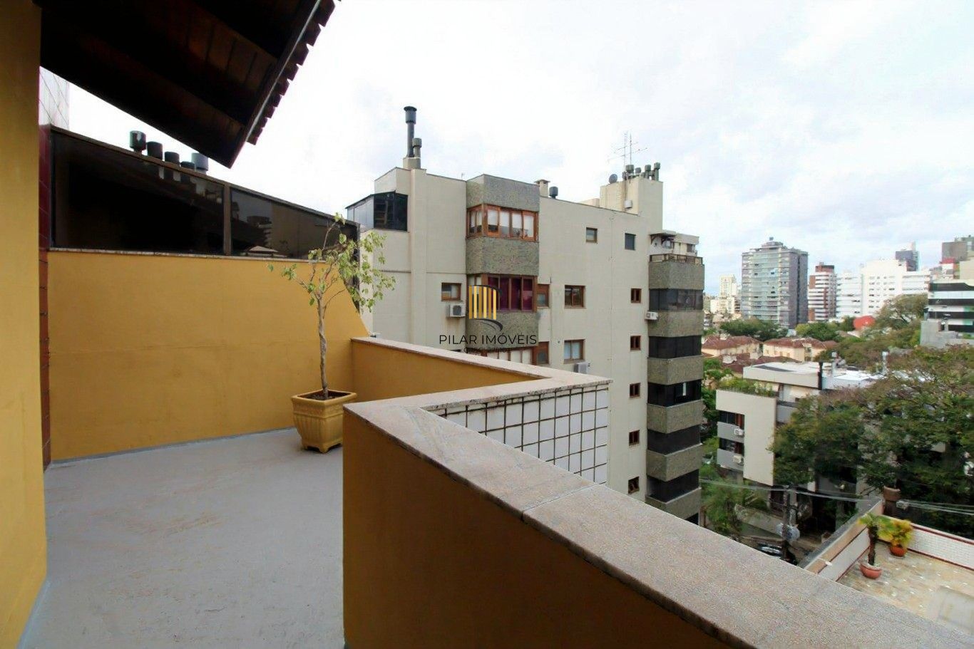 Vende-se cobertura com 3 dormitórios, piscina, 245m² e 2 vagas - Mont Serrat