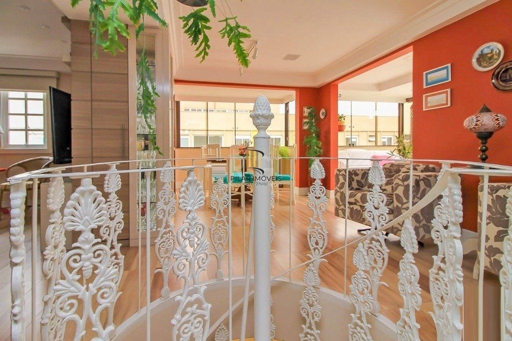 Cobertura para Venda - 252m², 3 dormitórios, sendo 1 suites, 2 vagas - Menino Deus