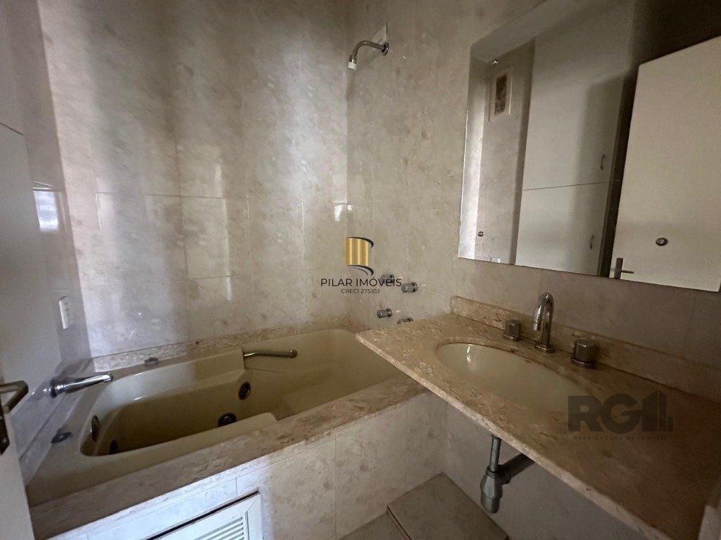 Vende-se apartamento 3 quartos com suíte, dependencia completa e hidro próximo ao Parcão - 133m² - Moinhos de Vento