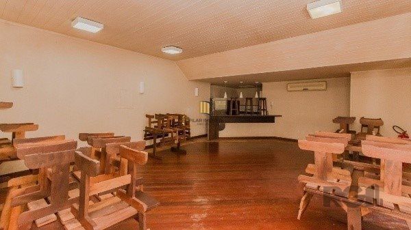 Vende-se ampla casa em condomínio com 3 quartos, suite master, sacada, perto da Encol - 292m² - Bela Vista