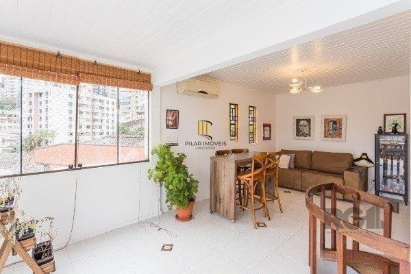 Vende-se espaçoso apartamento 4 quartos, 2 suítes, 3 vagas, próximo ao Hospital Moinhos - 154m² - Floresta