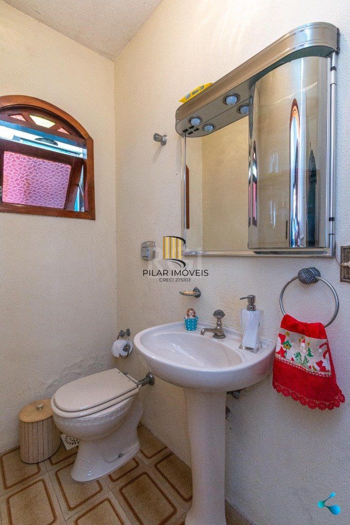 Casa para Venda - 240m², 3 dormitórios, sendo 1 suites, 3 vagas - Partenon