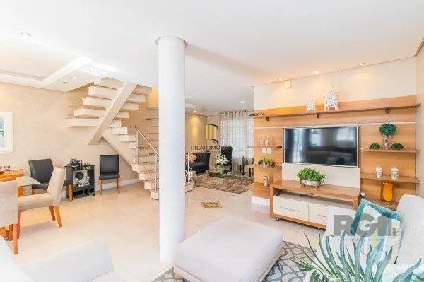 Casa  impecável com 3 quartos (1 suíte) e 2 vagas cobertas,