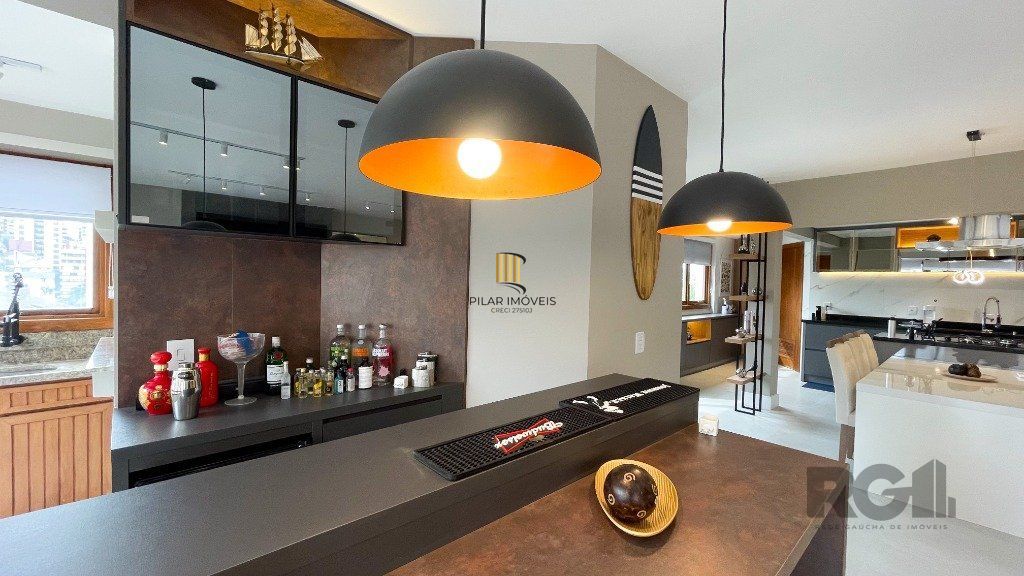 Vende-se luxuoso apartamento 3 quartos com suíte, 2 vagas, com churrasqueira e hidro - 148m² -  Petrópolis