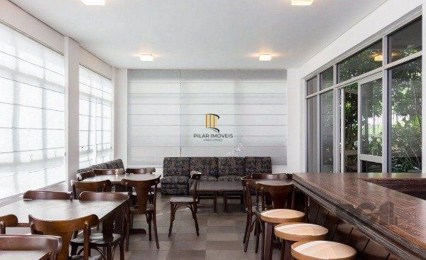 Vende-se apartamento 3 quartos com suíte e duas vagas - 134m² - Moinhos de Vento