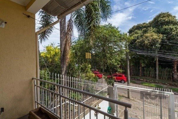 Vende-se belo sobrado com 3 quartos com suíte e 3 vagas cobertas - 182m² - Vila Ipiranga