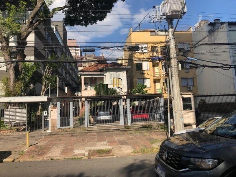 Terreno amplo com 8,80m²x63,50m² de área total, excelente localização no Bairro Petrópolis