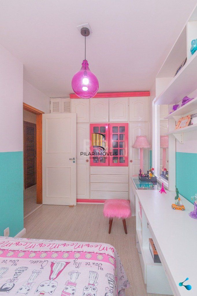 Casa para Venda - 240m², 3 dormitórios, sendo 1 suites, 3 vagas - Partenon