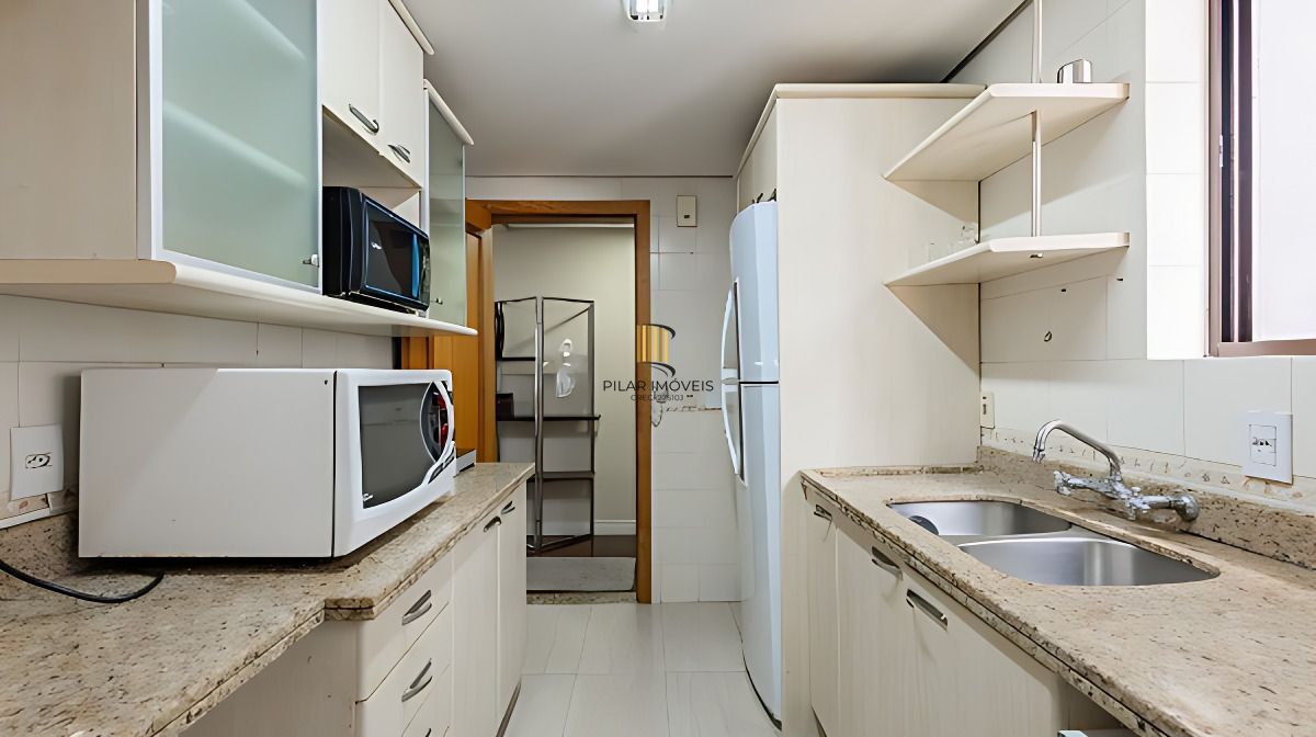 Vende-se apartamento com 2 quartos( 1 suíte), 96m², sacada e 2 vagas - Mont Serrat