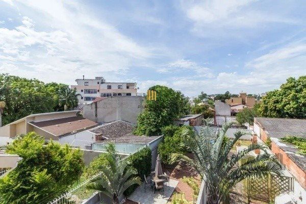Vende-se belo sobrado com 3 quartos com suíte e 3 vagas cobertas - 182m² - Vila Ipiranga