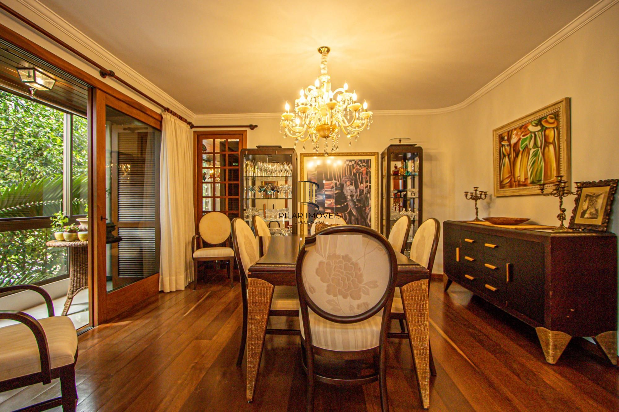 Apartamento mobiliado com 4 quartos, hidromassagem e 2 vagas -254 m²- Petrópolis