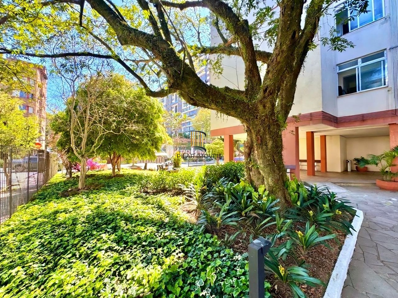Vende-se apartamento com 1 quarto, 45 m² e 1 vaga - Mont Serrat