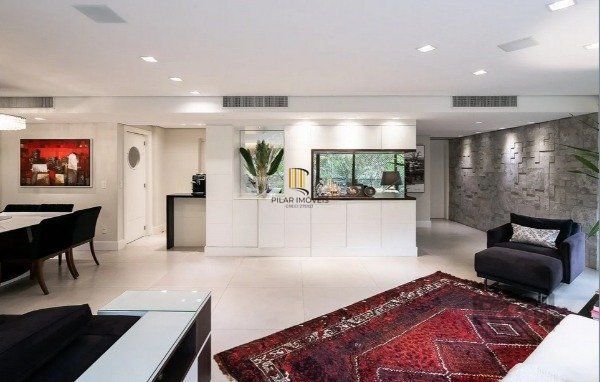 Apartamento de 192m² com 3 Suítes, 3 Vagas e Móveis Planejados de Alto Padrão Próximo à Praça da Encol