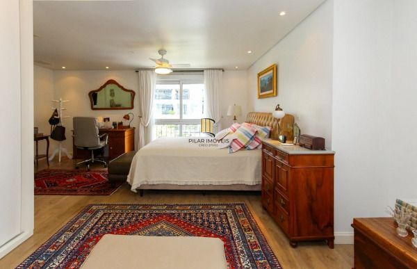 Vende-se amplo apartamento de 195m², 3 Suítes, 3 Vagas, localizado no bairro Bela Vista
