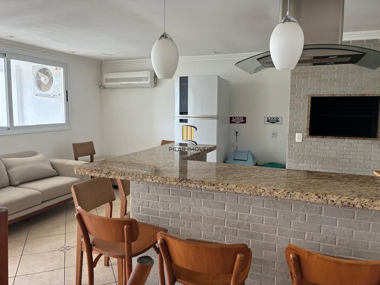 Vende-se amplo apartamento 3 quartos com suíte e 2 vagas no Menino Deus  - 158,4m²