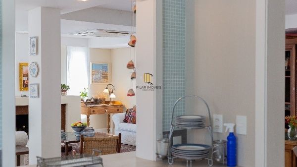 Vende-se ampla cobertura com 3 suítes, 3 vagas e 261 m² - Bela Vista