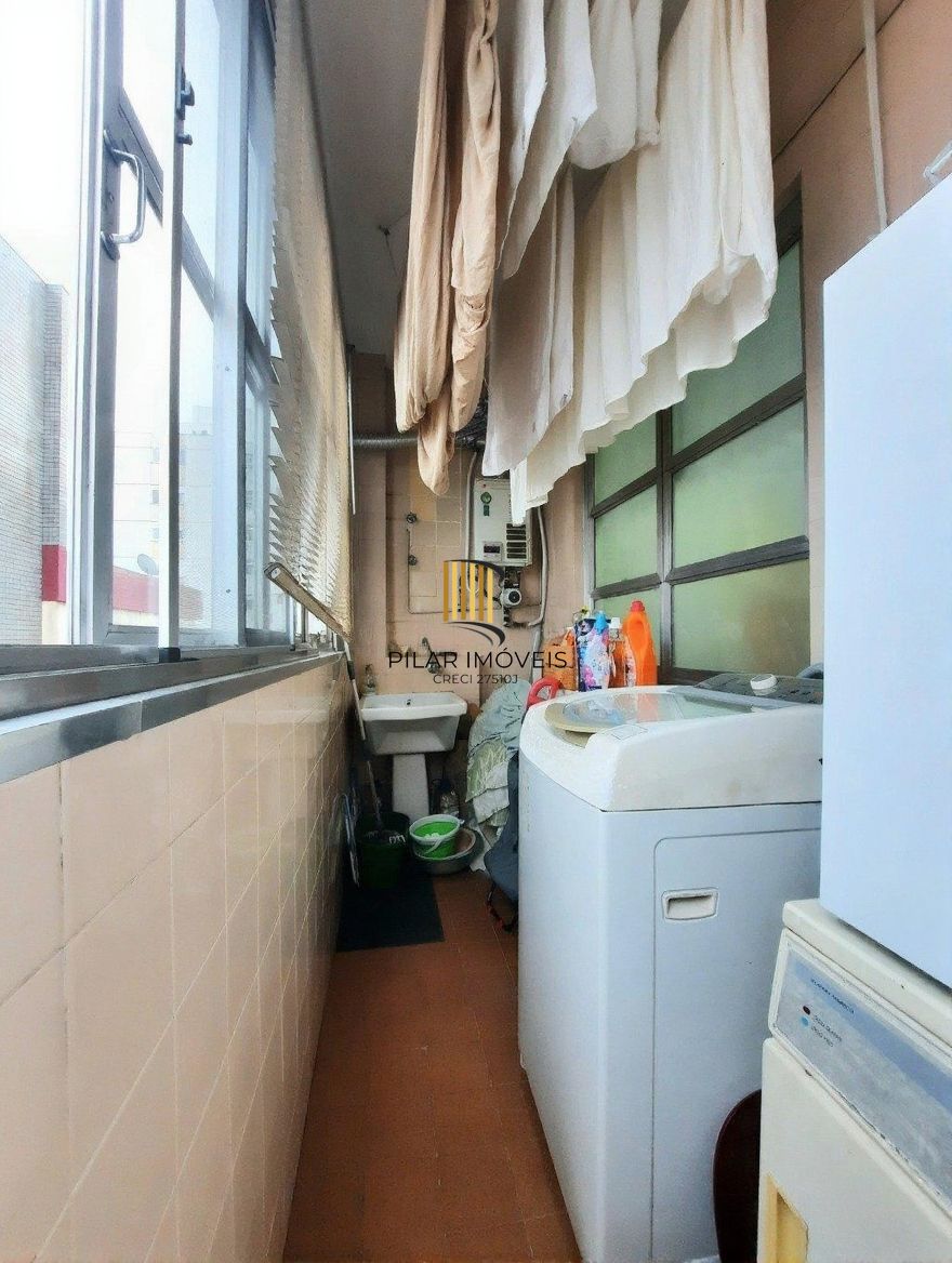 Vende-se apartamento com 3 quartos(1 suíte), 184m² e 2 vagas - Bom Fim