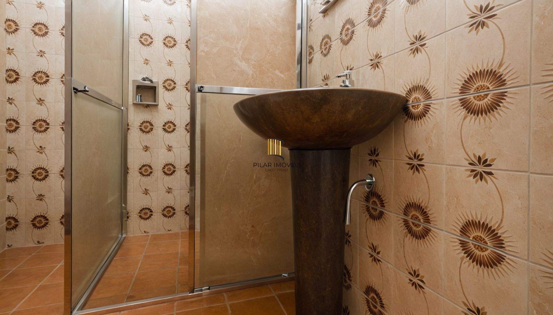 Vende-se apartamento com 2 quartos(1 suíte) e 68m² - Petrópolis
