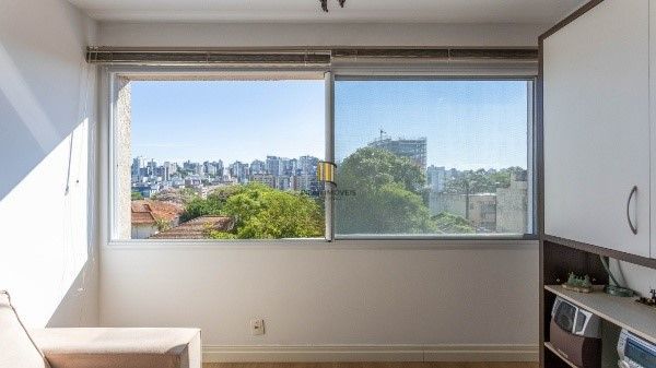 Vende-se apartamento com 2 quartos, 67 m², 2 vagas - Petrópolis