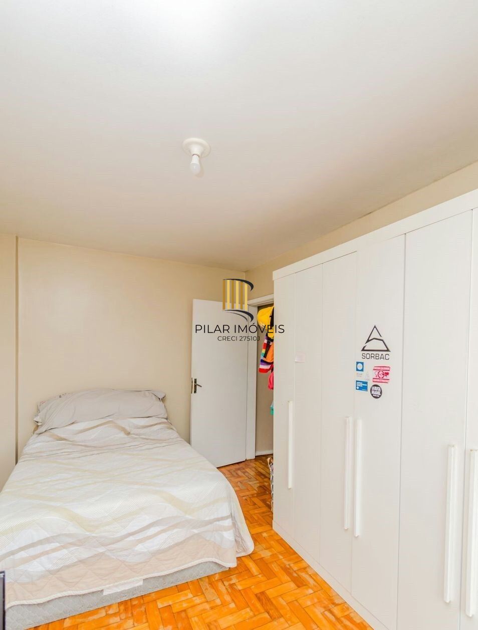 Vende-se apartamento com 2 quartos, 78m² e 1 vaga - Bom Fim