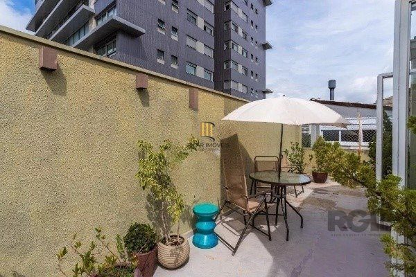 Bela cobertura com 3 quartos, incluindo 1 suíte, 2 vagas de garagem em localização privilegiada - 150m² - Auxiliadora
