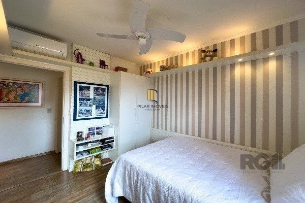 Apartamento de 3 Dormitórios com Suíte e 2 Vagas no Bairro Petrópolis - 160m²