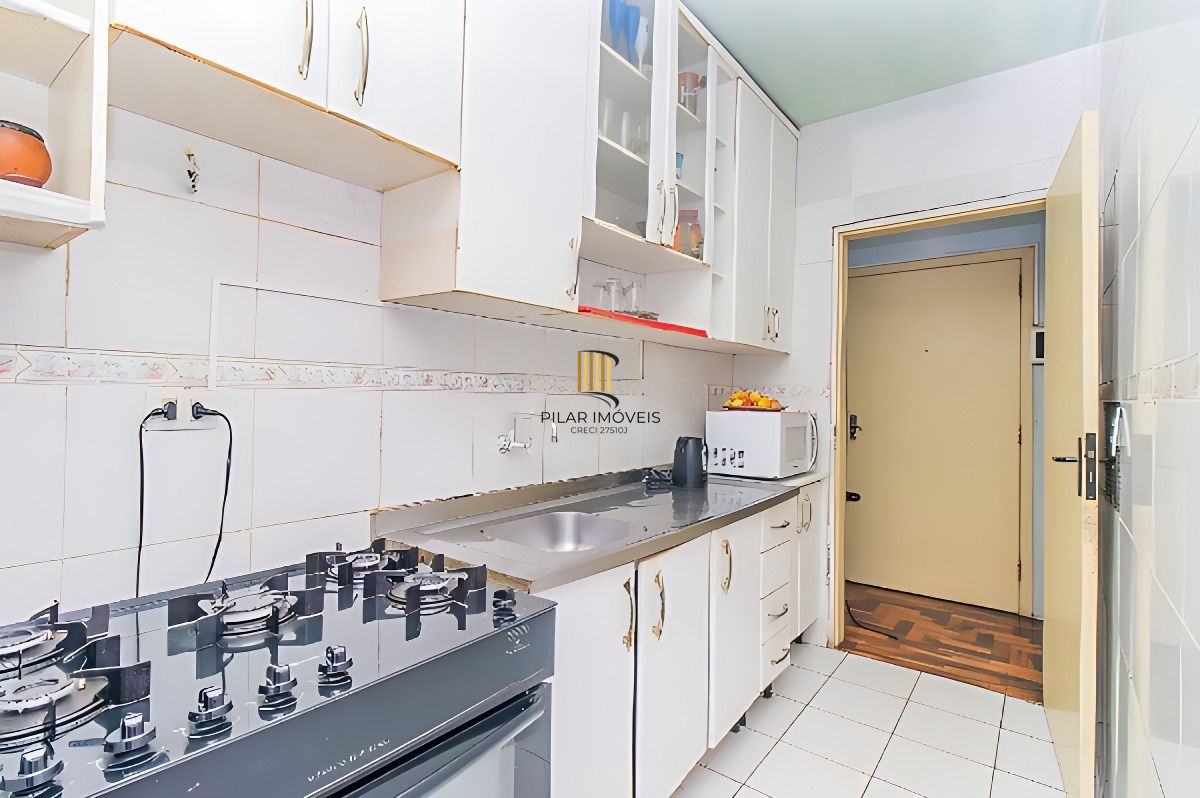 Vende-se apartamento com 3 quartos com closet - Petrópolis
