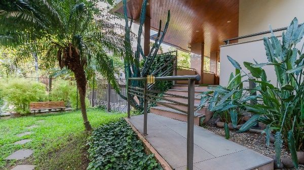 Vende-se cobertura com 3 quartos (1 suíte), piscina privativa, 202m² e 2 vagas - Mont Serrat