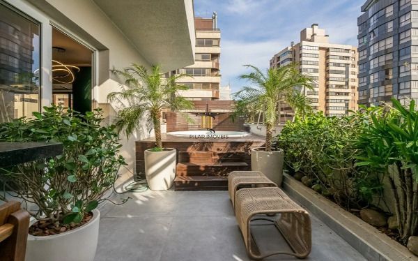Vende-se cobertura com 2 dormitórios, sendo 1 suíte no bairro Auxiliadora