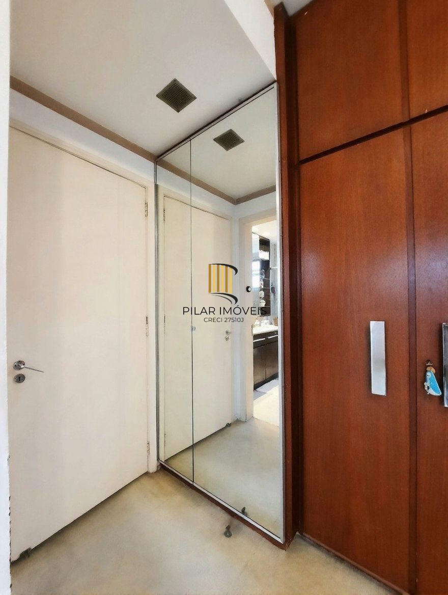 Vende-se apartamento com 3 quartos(1 suíte), 184m² e 2 vagas - Bom Fim