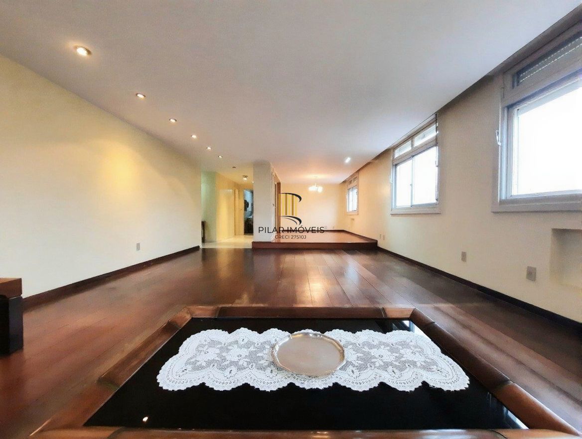 Vende-se apartamento com 3 quartos(1 suíte), 184m² e 2 vagas - Bom Fim