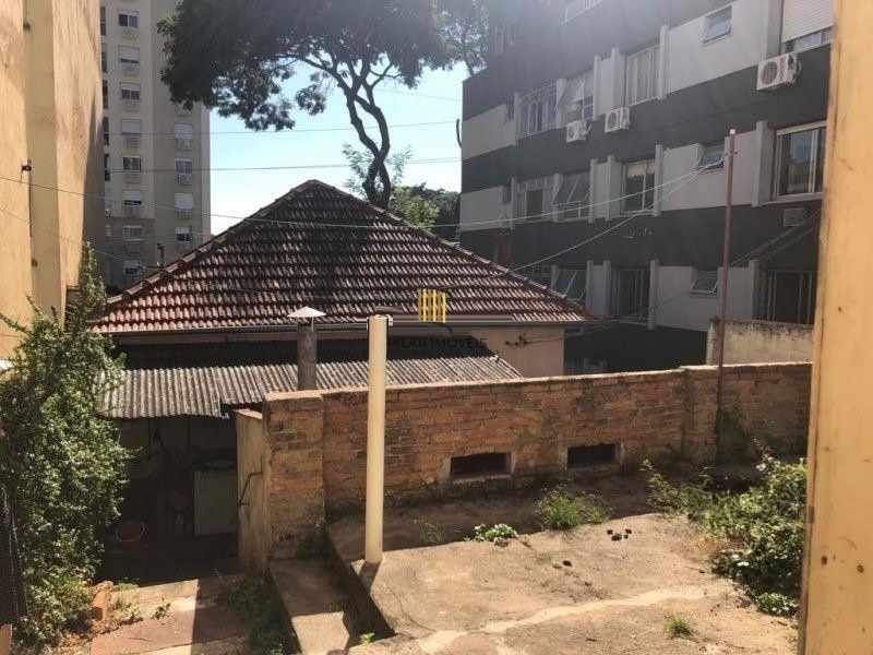 Terreno amplo com 8,80m²x63,50m² de área total, excelente localização no Bairro Petrópolis