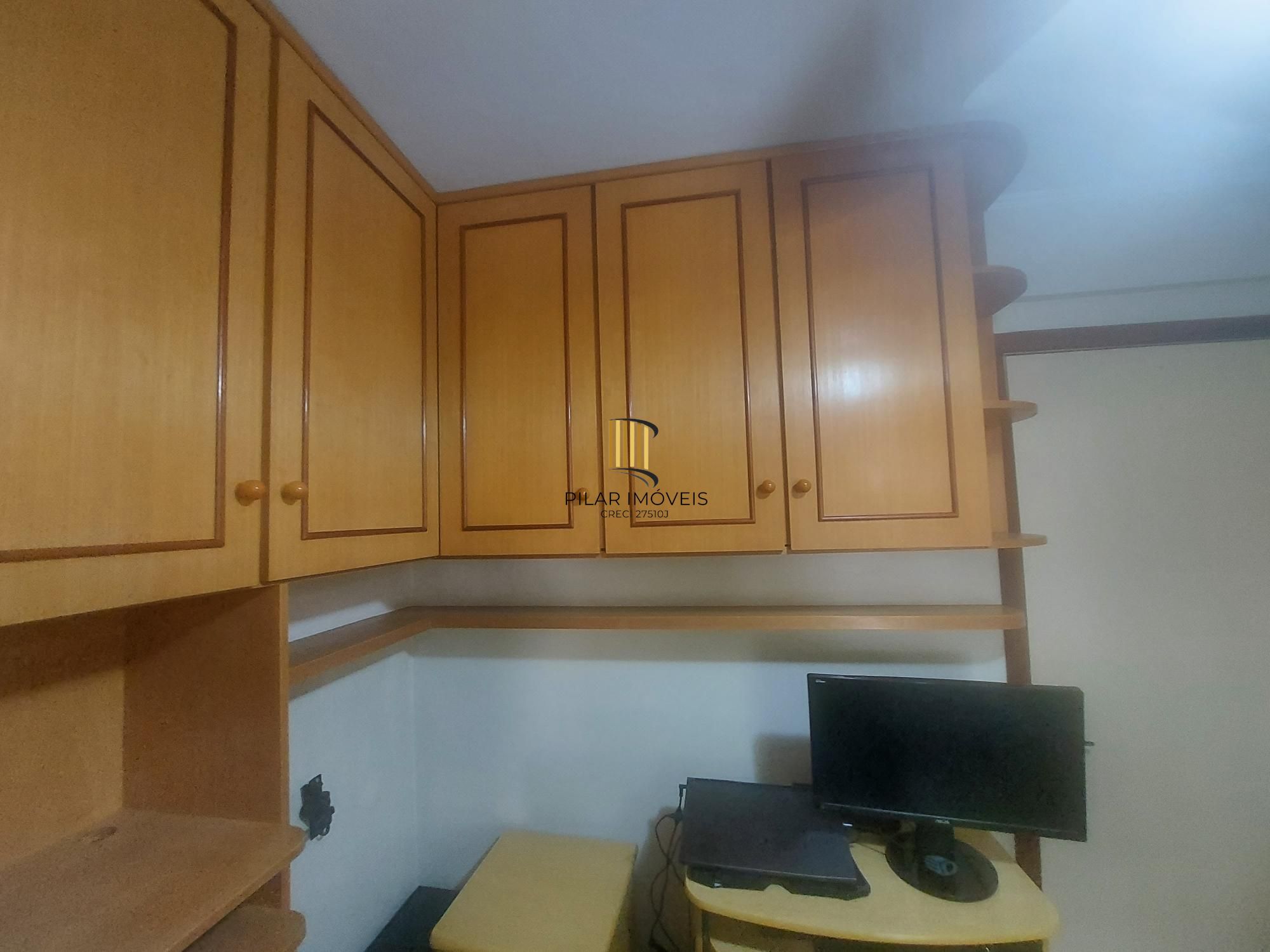 Vende-se apartamento de 2 quartos, 2 vagas, 74m² e sacada e churrasqueira - Higienópolis