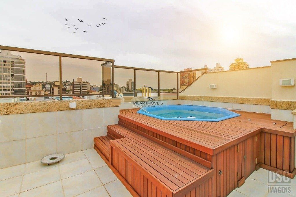 Cobertura para Venda - 252m², 3 dormitórios, sendo 1 suites, 2 vagas - Menino Deus