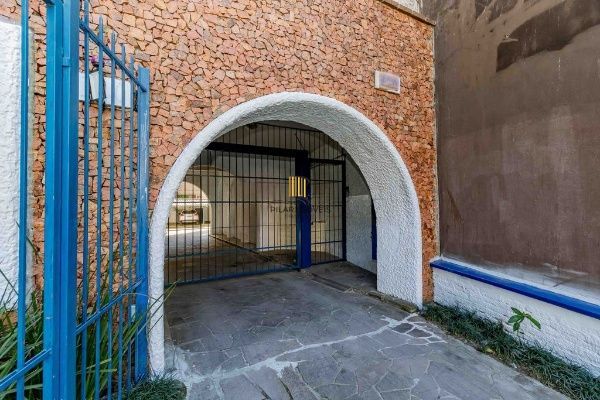 Vende-se apartamento com 2 quartos, sacada e 1 vaga – 113 m² – Moinhos de Vento