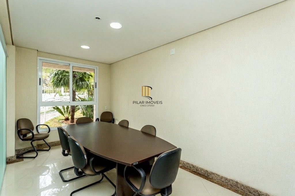 Vende-se apartamento com 2 quartos (1 suíte), 55m² e 2 vagas – Petrópolis