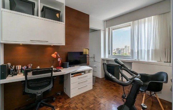 Vende-se apartamento 3 quartos com suíte e duas vagas - 134m² - Moinhos de Vento